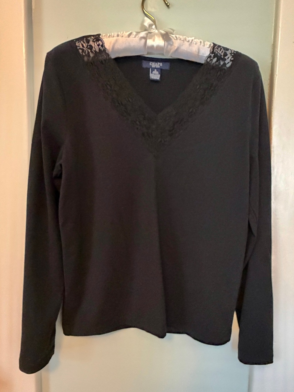 🌹Chaps brand Black Lace-Trim V-Neck Long Sleeve Top #0101